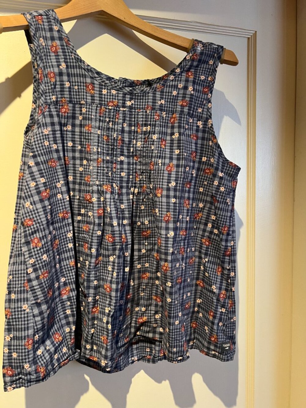 Toad&Co Pintuck Tank - Picture 2 of 5